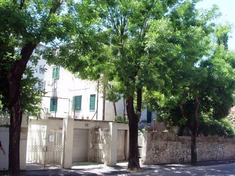 Guest House With Garden - Zuvan Σπλιτ Εξωτερικό φωτογραφία