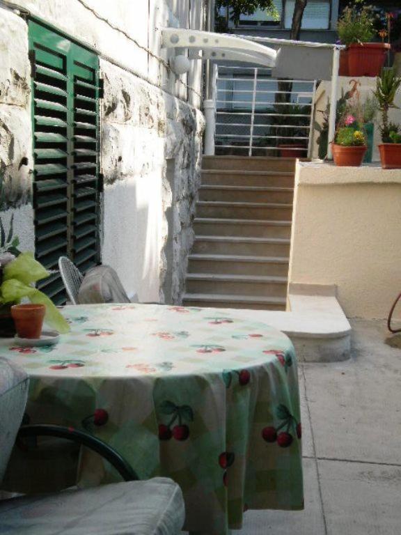 Guest House With Garden - Zuvan Σπλιτ Εξωτερικό φωτογραφία