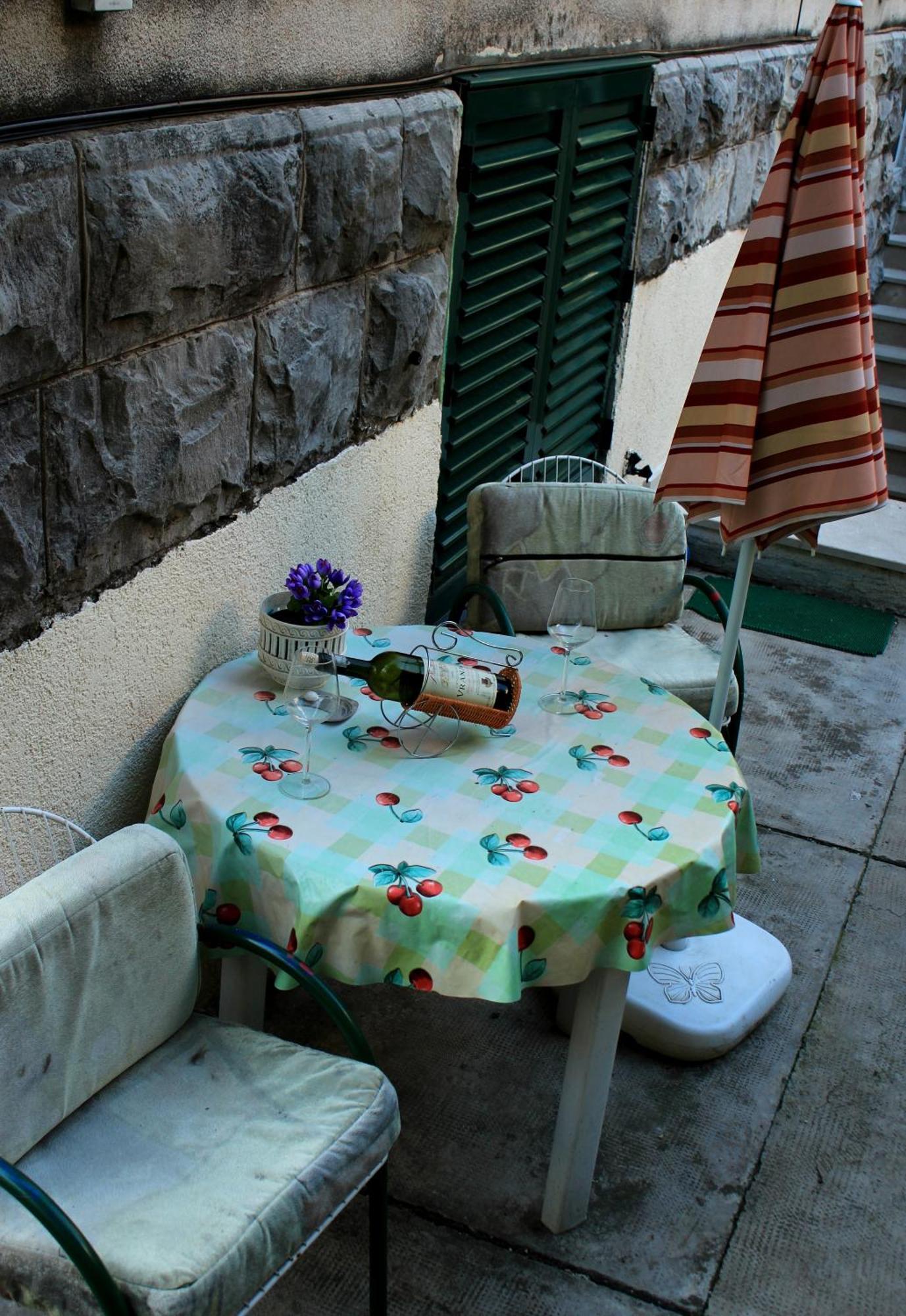 Guest House With Garden - Zuvan Σπλιτ Δωμάτιο φωτογραφία