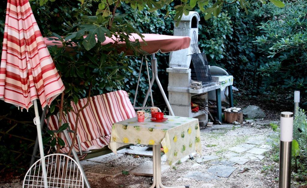 Guest House With Garden - Zuvan Σπλιτ Εξωτερικό φωτογραφία
