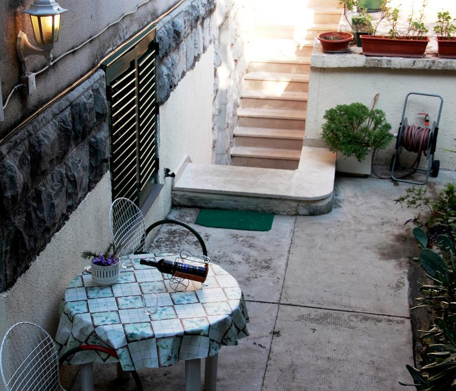 Guest House With Garden - Zuvan Σπλιτ Εξωτερικό φωτογραφία