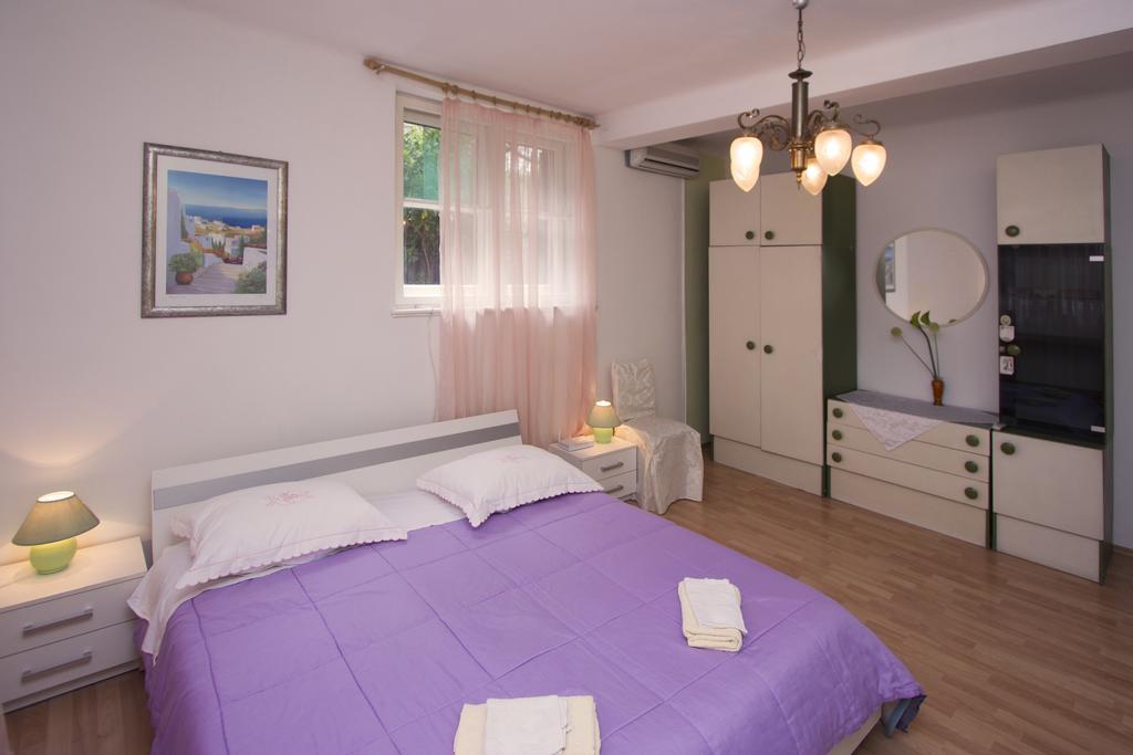Guest House With Garden - Zuvan Σπλιτ Εξωτερικό φωτογραφία