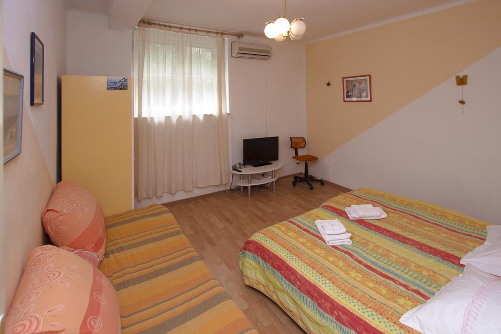 Guest House With Garden - Zuvan Σπλιτ Εξωτερικό φωτογραφία