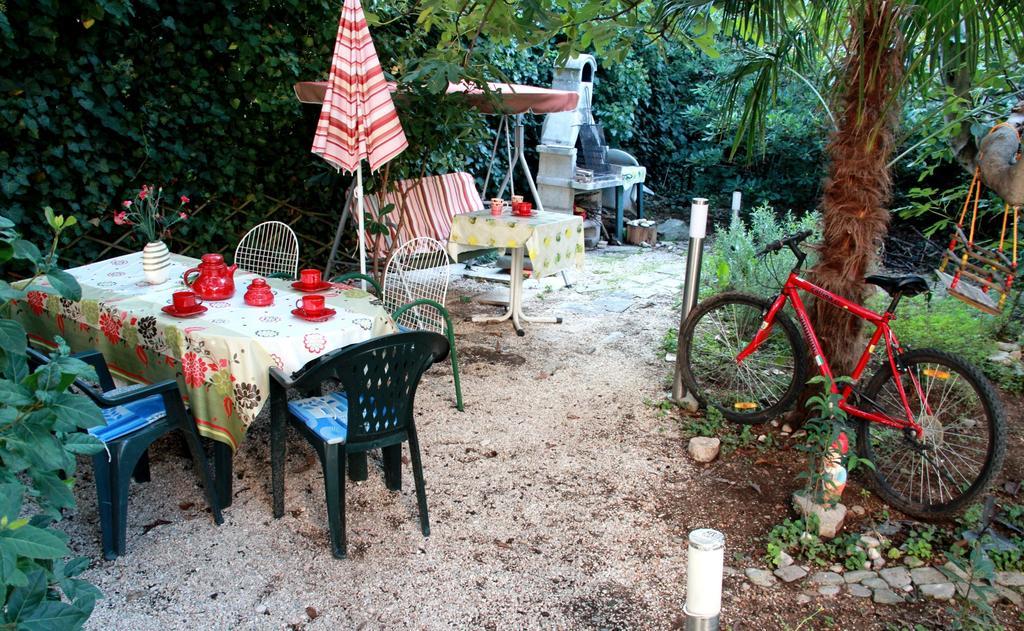 Guest House With Garden - Zuvan Σπλιτ Εξωτερικό φωτογραφία