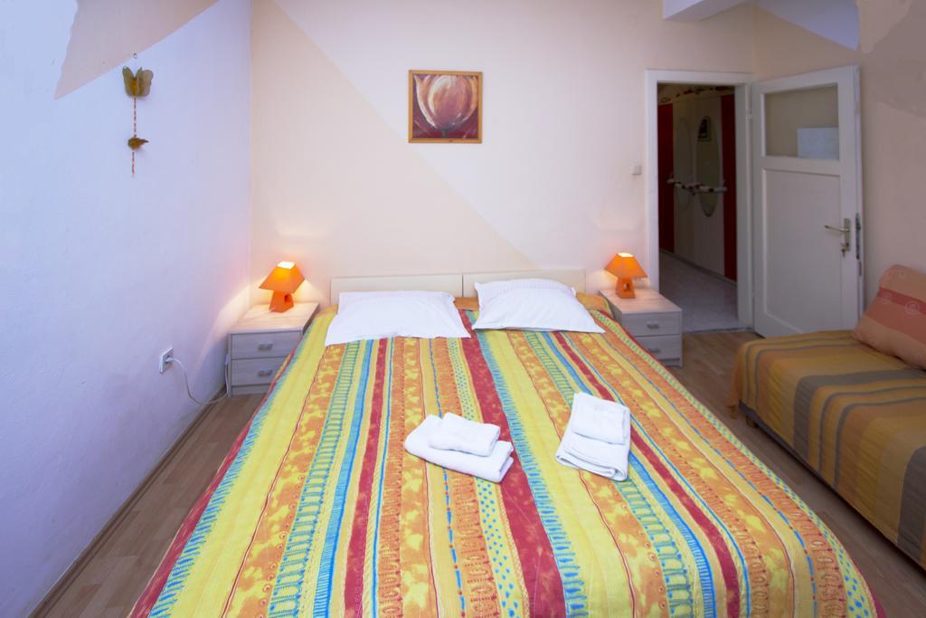 Guest House With Garden - Zuvan Σπλιτ Εξωτερικό φωτογραφία