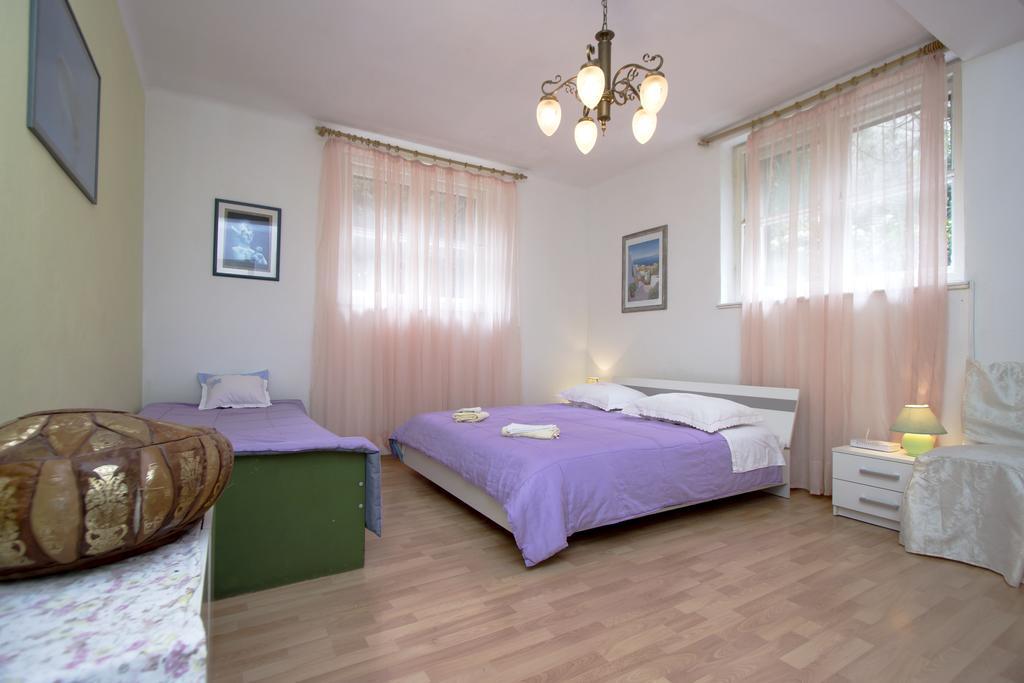 Guest House With Garden - Zuvan Σπλιτ Εξωτερικό φωτογραφία