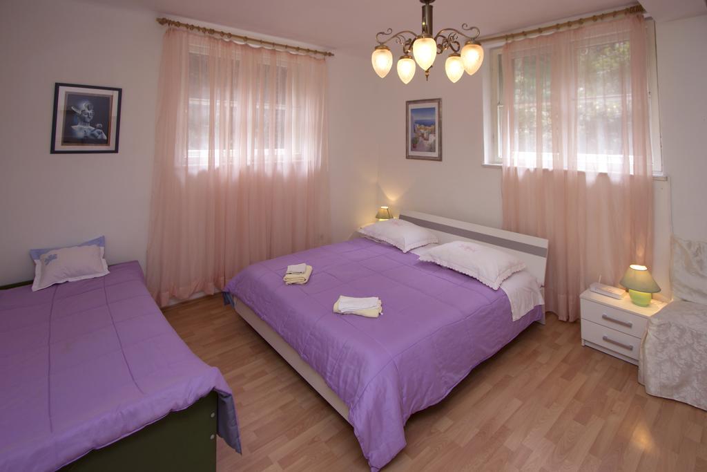 Guest House With Garden - Zuvan Σπλιτ Εξωτερικό φωτογραφία