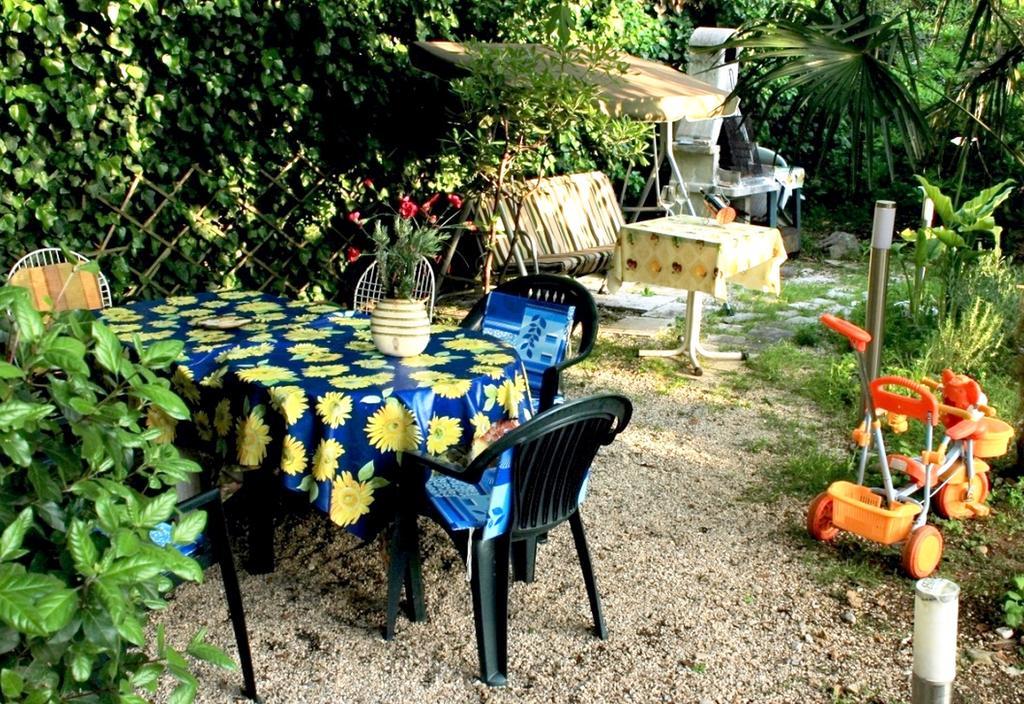 Guest House With Garden - Zuvan Σπλιτ Εξωτερικό φωτογραφία