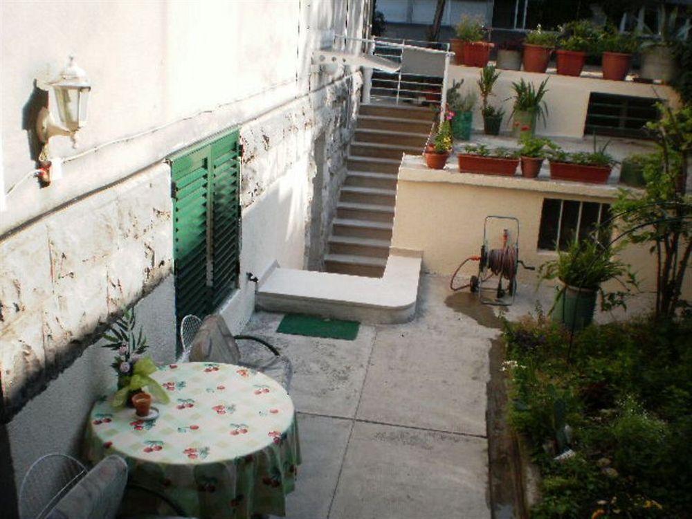 Guest House With Garden - Zuvan Σπλιτ Εξωτερικό φωτογραφία