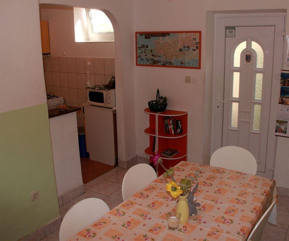 Guest House With Garden - Zuvan Σπλιτ Εξωτερικό φωτογραφία