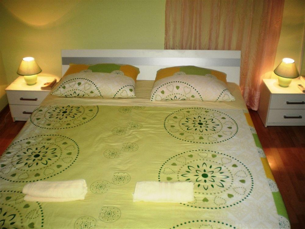 Guest House With Garden - Zuvan Σπλιτ Εξωτερικό φωτογραφία