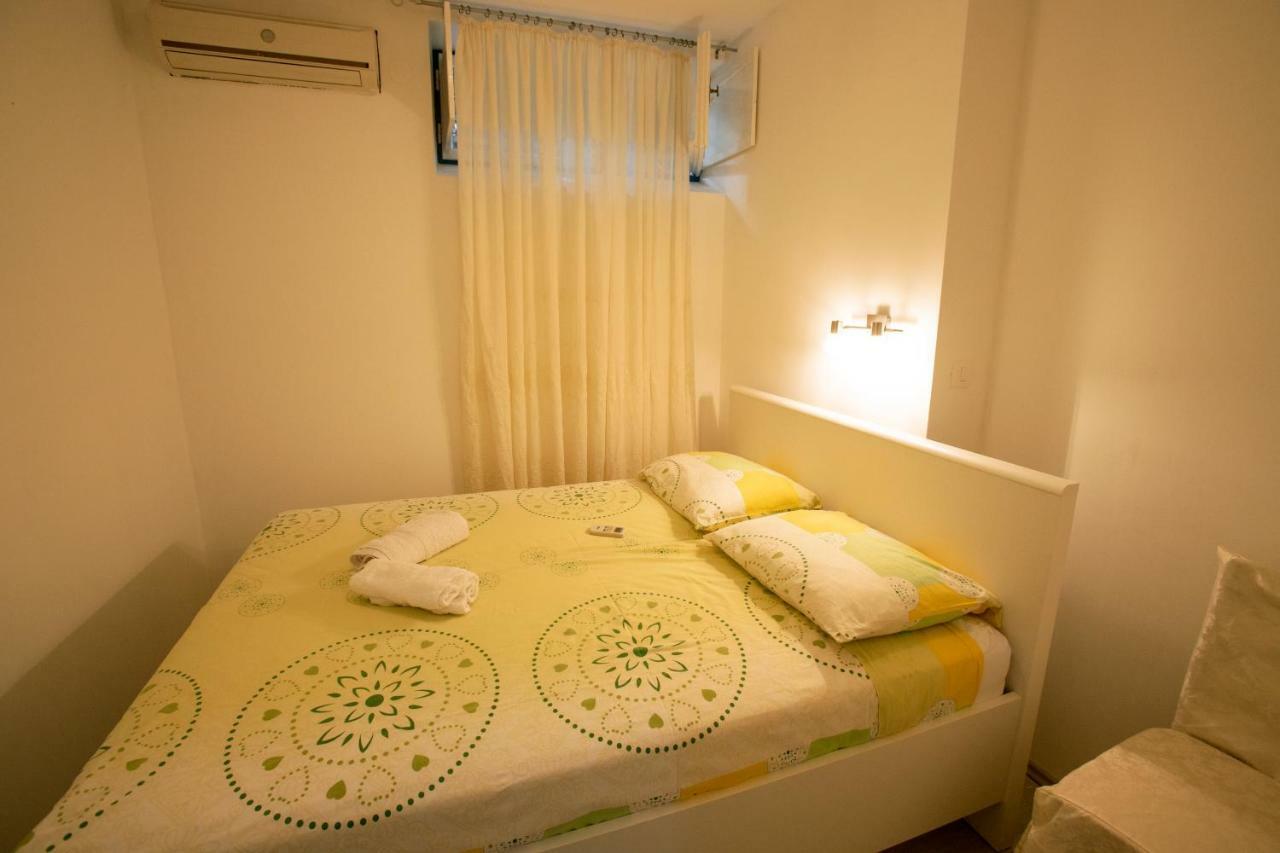 Guest House With Garden - Zuvan Σπλιτ Εξωτερικό φωτογραφία
