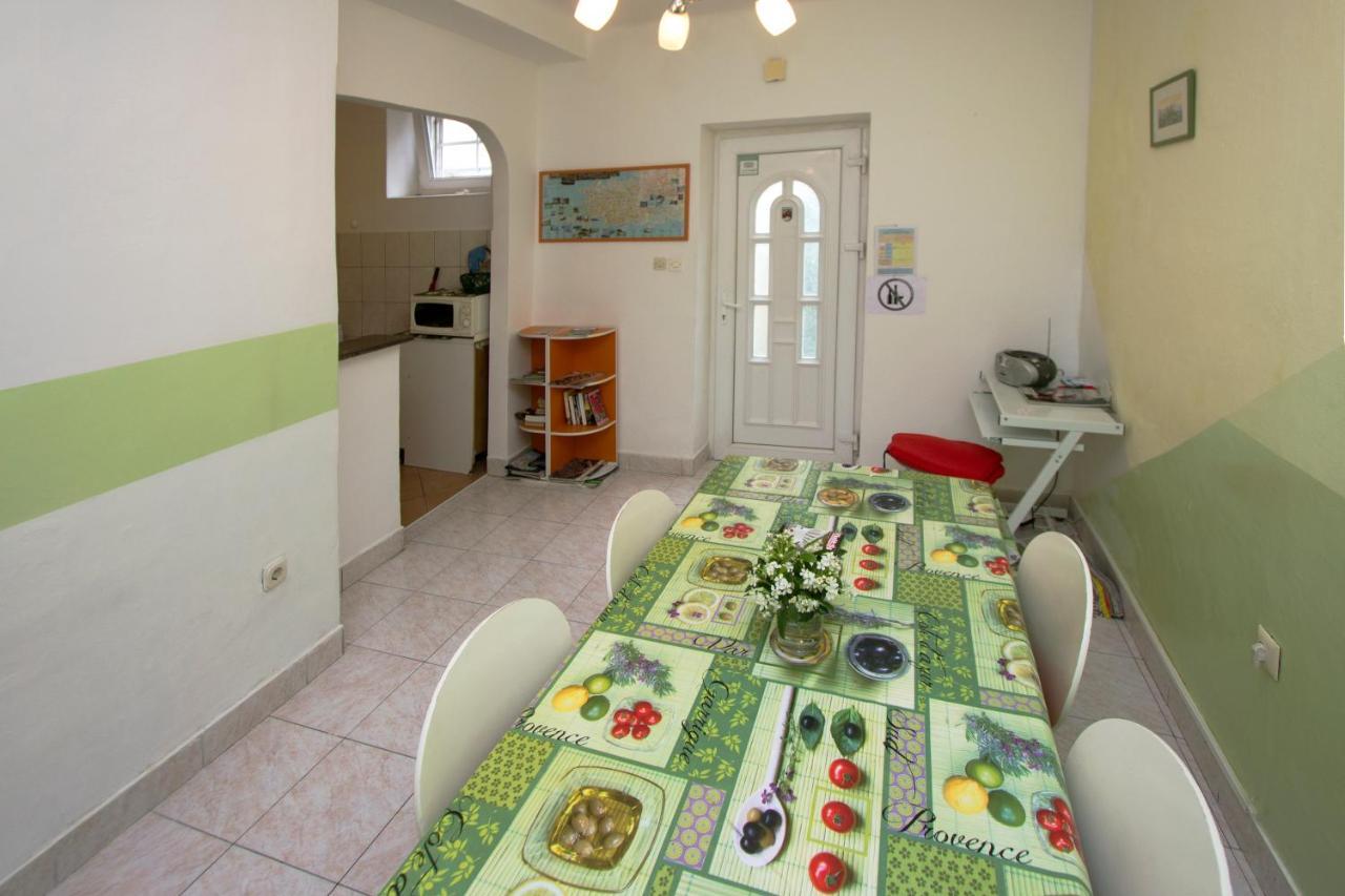 Guest House With Garden - Zuvan Σπλιτ Εξωτερικό φωτογραφία